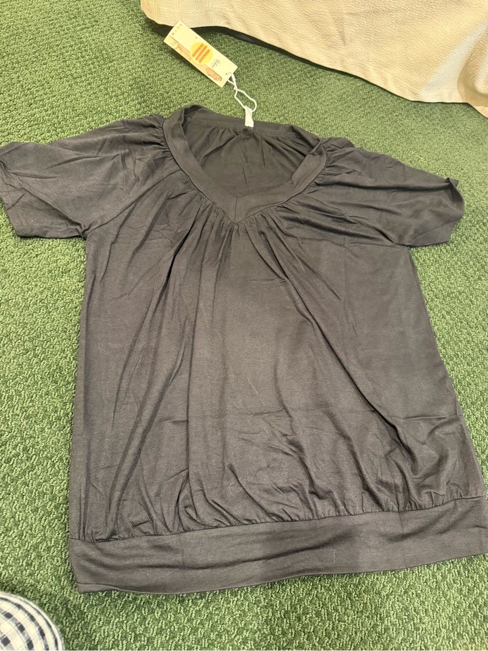 Dokotoo Short Sleeve Black V-Neck Gathered Front Top